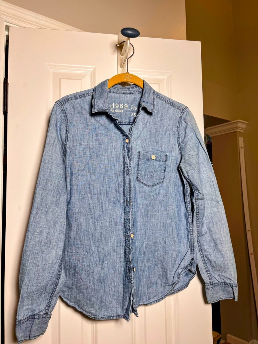 GAP 1969 Light Wash Denim Chambray Button Down Shirt XS Long Sleeve Classic